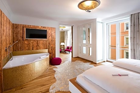 Golden Lobster Junior Suite