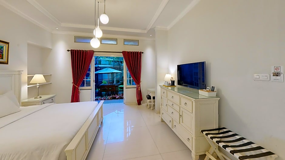 Front One Boutique Baluran Malang