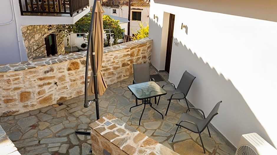 Annousa's House & Studios