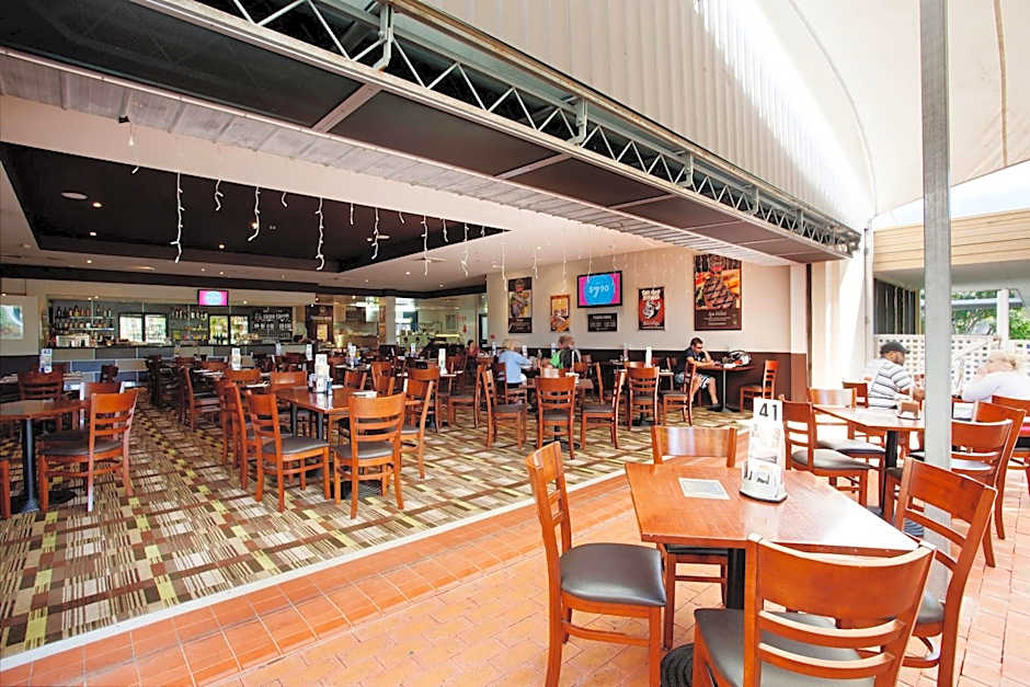 Nightcap at Edge Hill Tavern