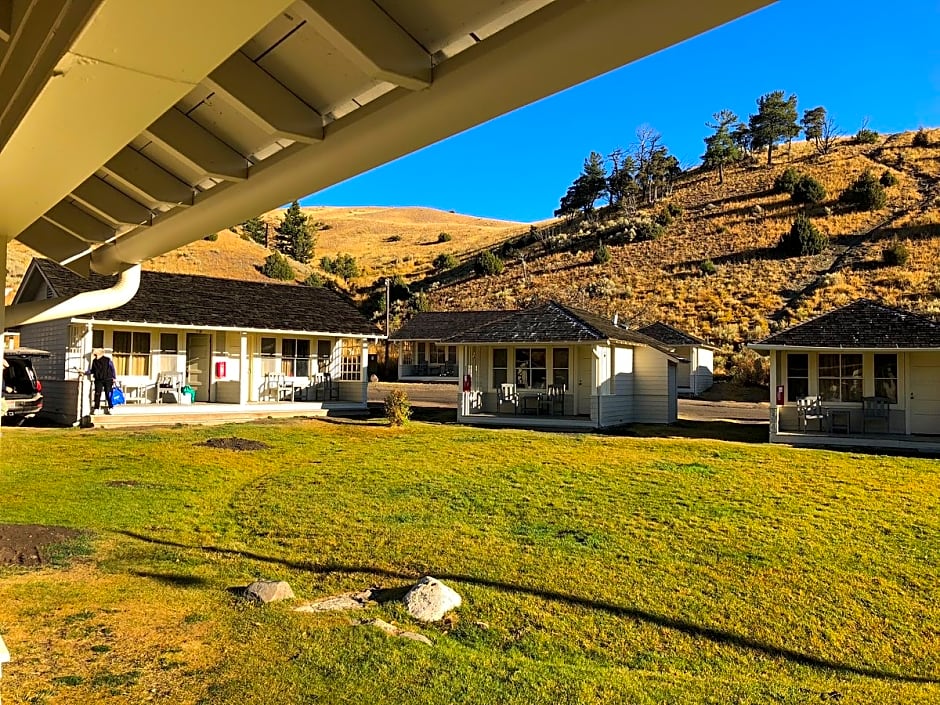 Mammoth Hot Springs Hotel & Cabins