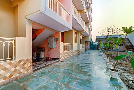 Hotel O Palace At Seventy Two Near Iskcon Temple Noida