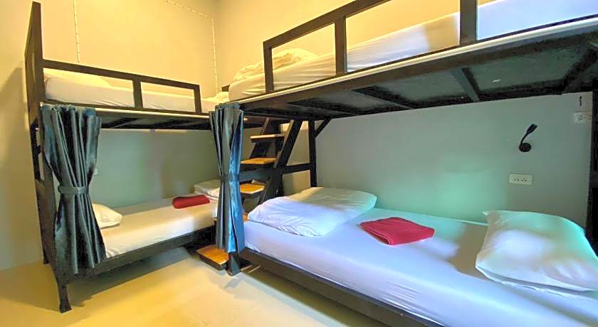 Boom Hostel Khaosok