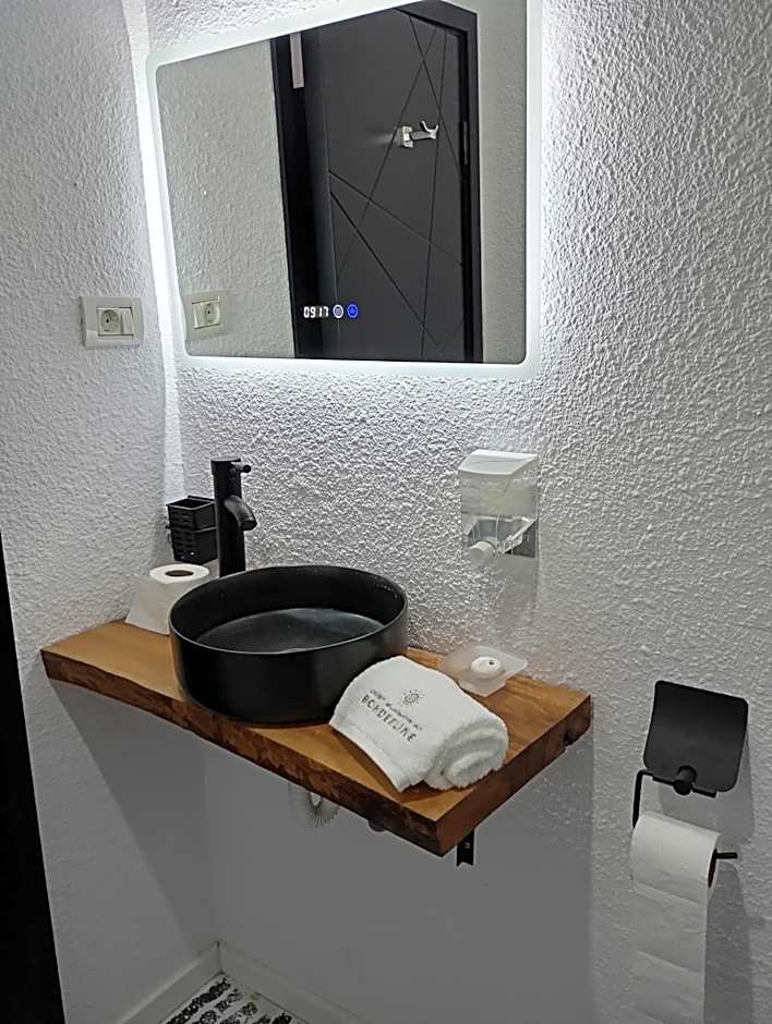 Borderline Accomodation