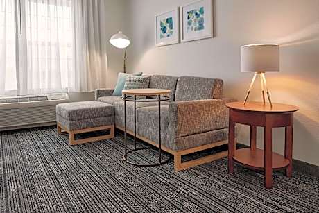 One-Bedroom Queen Suite