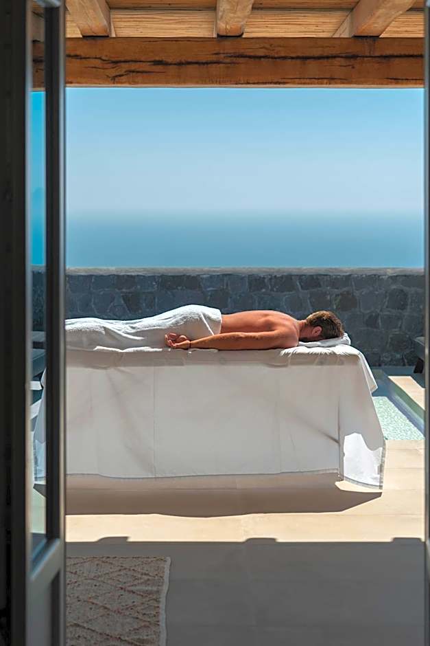 NĒRO Boutique Hotel