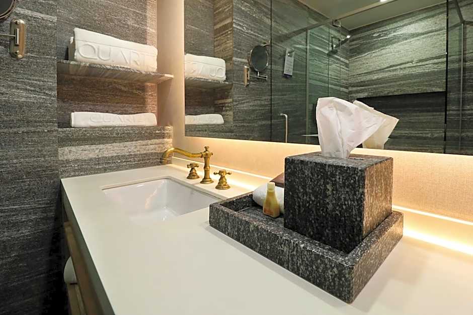 QUARTZ HOTEL & SPA