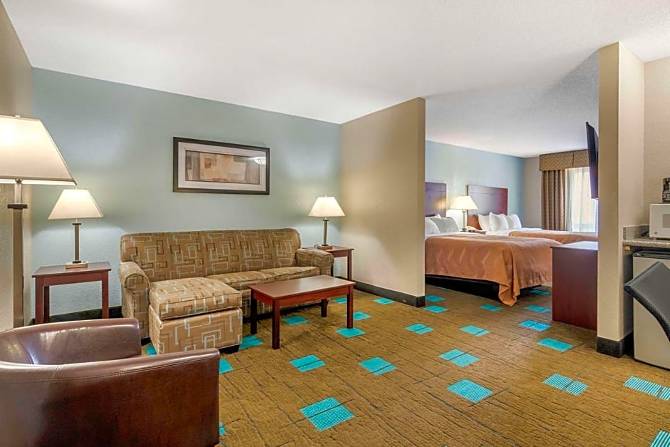 Quality Suites Kansas City International Airport