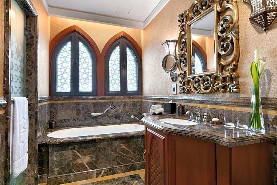 Shangri-La Qaryat Al Beri, Abu Dhabi