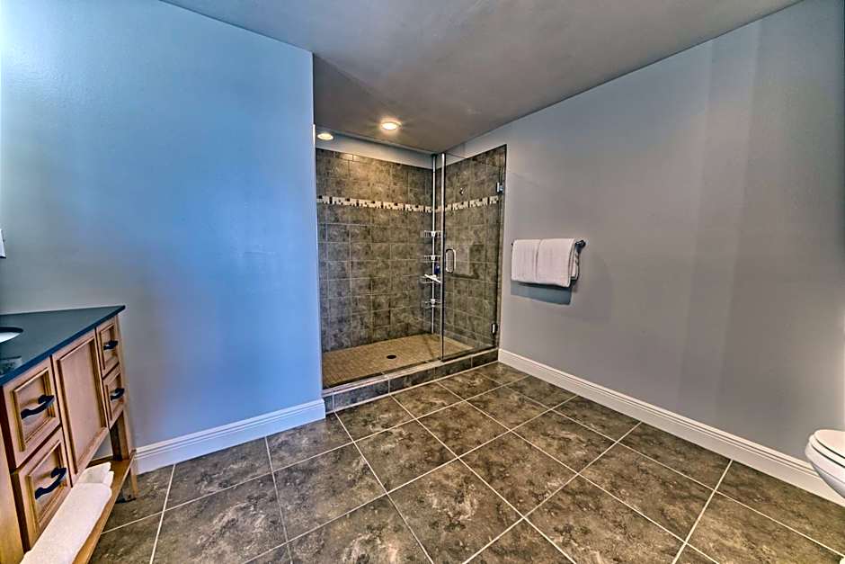 OCEAN FRONT CONDO w INCREDIBLE VIEWS