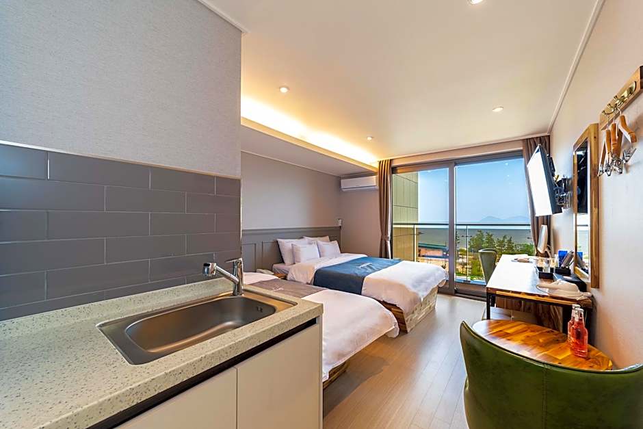 CozyCove Boutique Hotel