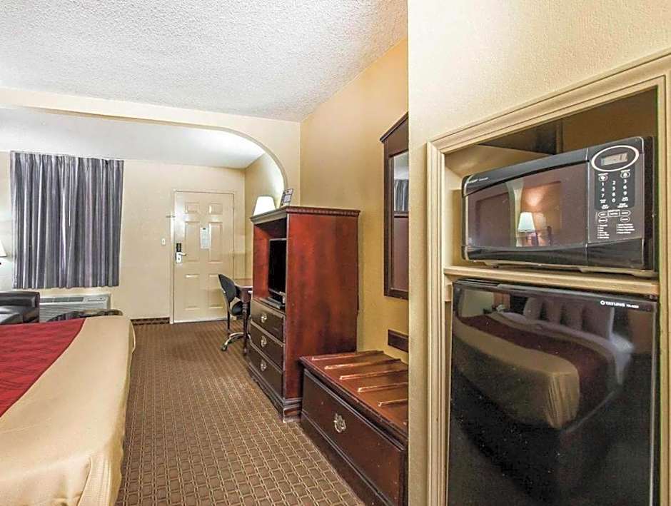 Econo Lodge Inn & Suites Tuscaloosa I-20