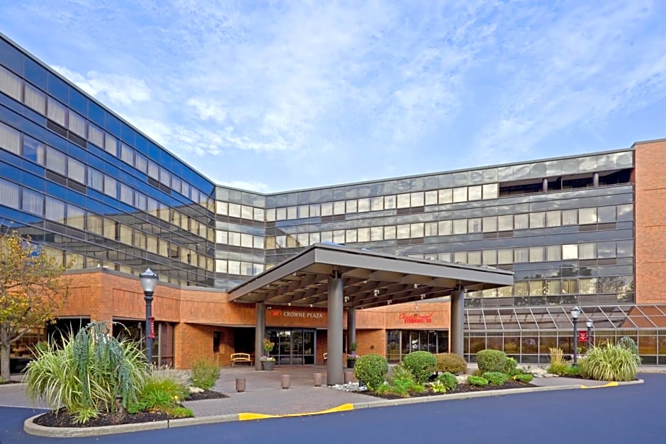 Crowne Plaza Edison, an IHG Hotel