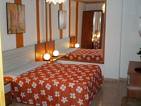 Queen Room (No Window)