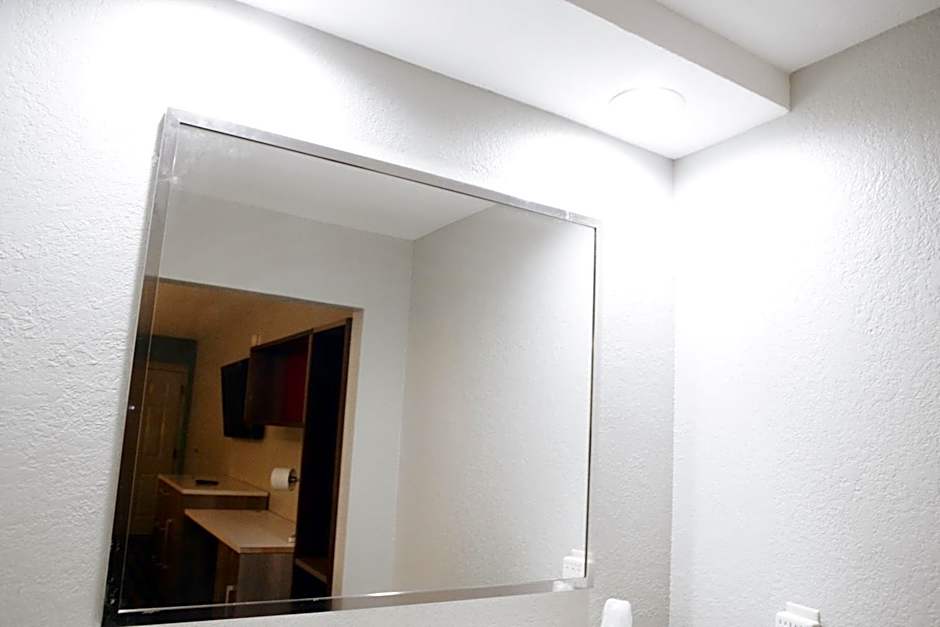 All Seasons Inn & Suites