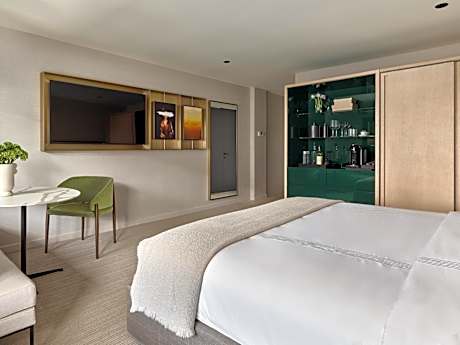 Premium Large King Room