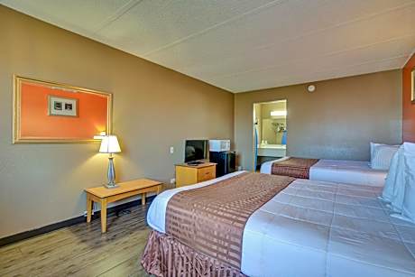 Queen Room with Two Queen Beds - Smoking