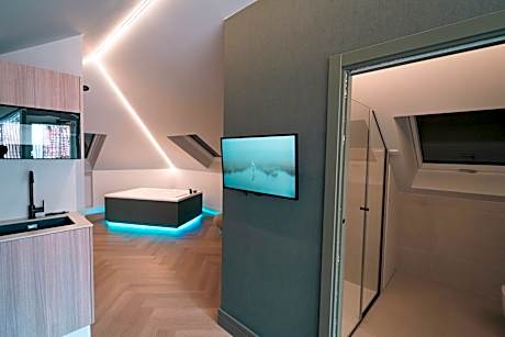 Deluxe Suite with Spa Bath