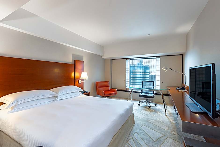 Photo 1 of 2 of Hilton 1 King Bed