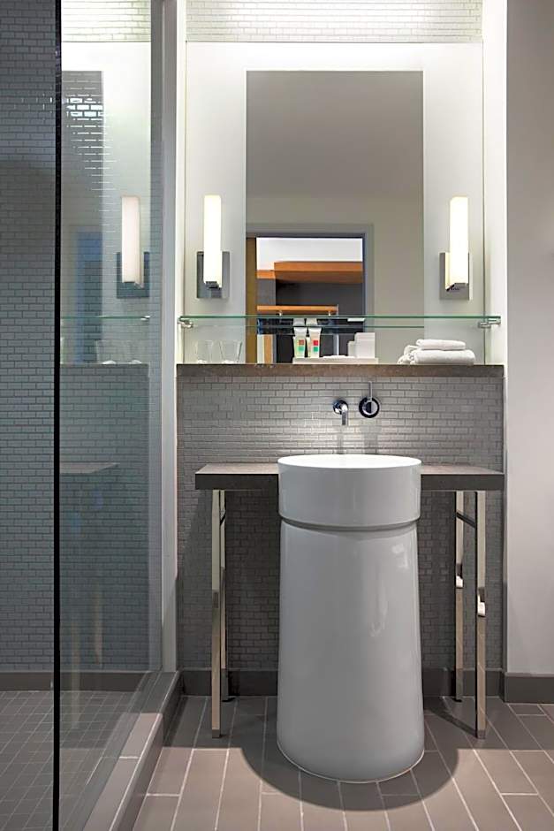 Loews Chicago O'Hare Hotel