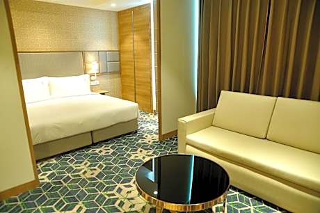One-Bedroom Suite with Balcony and Kitchenette