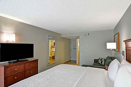 King Room with Sofa Bed and Study - Non-Smoking