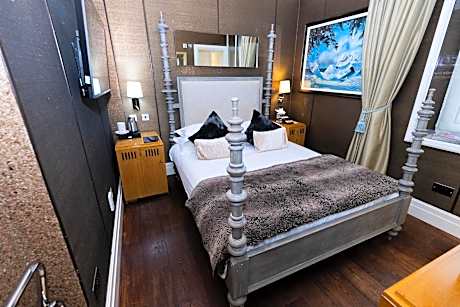 Karma Sanctum Soho Hotel