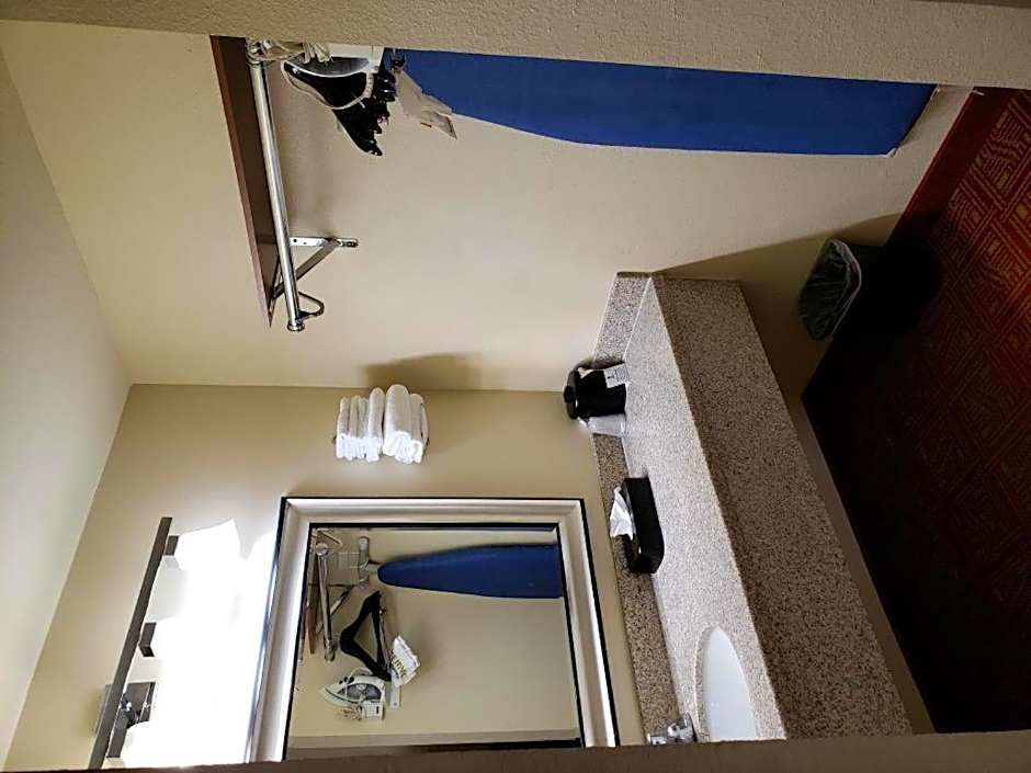 Airport Inn
