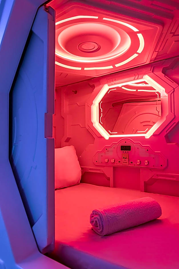 Art Seven Hostel Capsules