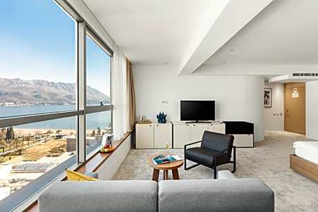 Deluxe Suite with Sea View