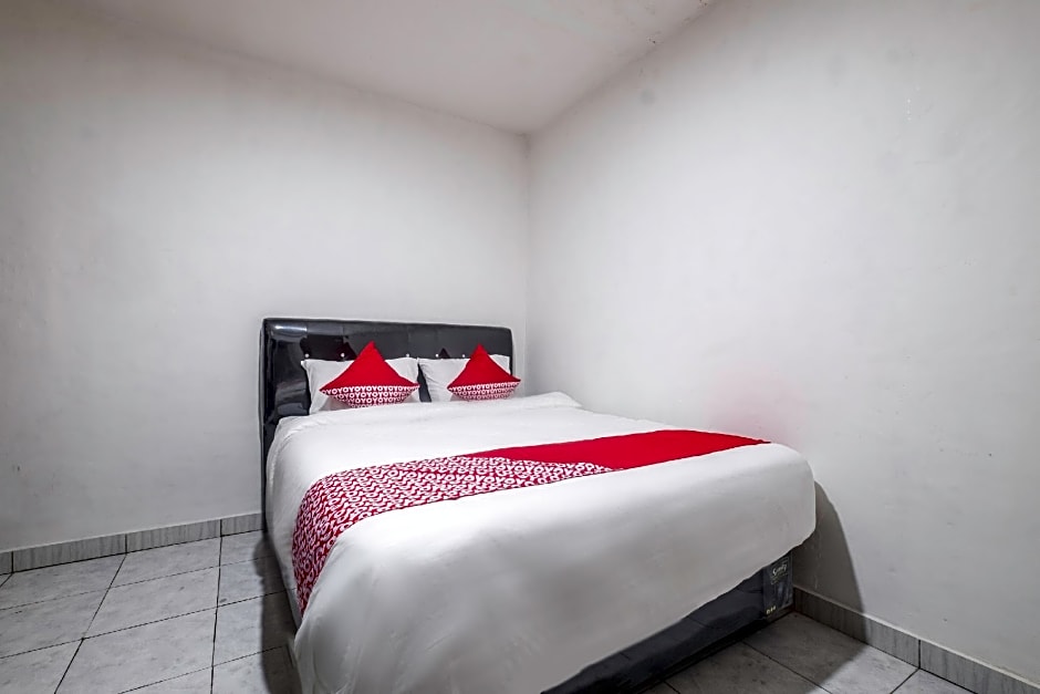 OYO Life 2391 Baladewa Residence Syariah