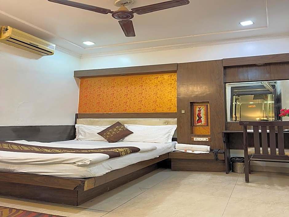 Hotel Shiv Palace – Delhi, NY