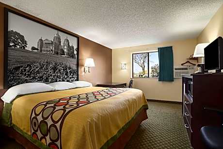 1 King Bed Non-Smoking
