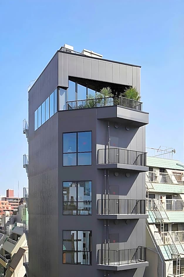 9h nine hours woman Shinjuku