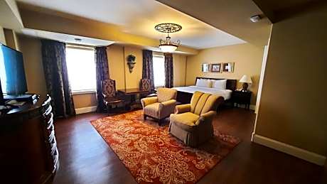 Deluxe King Suite