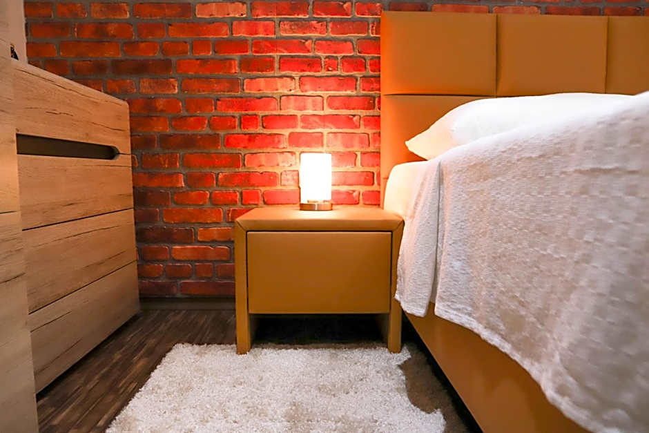 «Go West» guest rooms