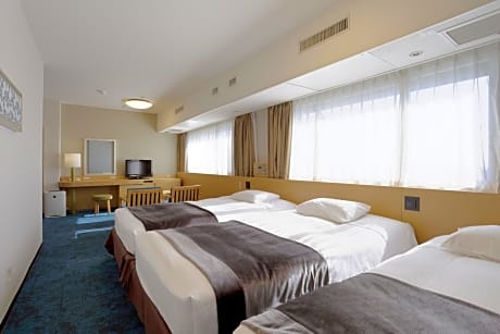 Deluxe Twin Room with 2 Extra Bed - Non-Smoking