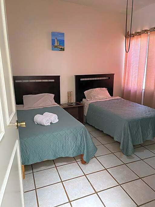 Casa Gaviotas Art cozy 2 bed house with art studio close to downtown
