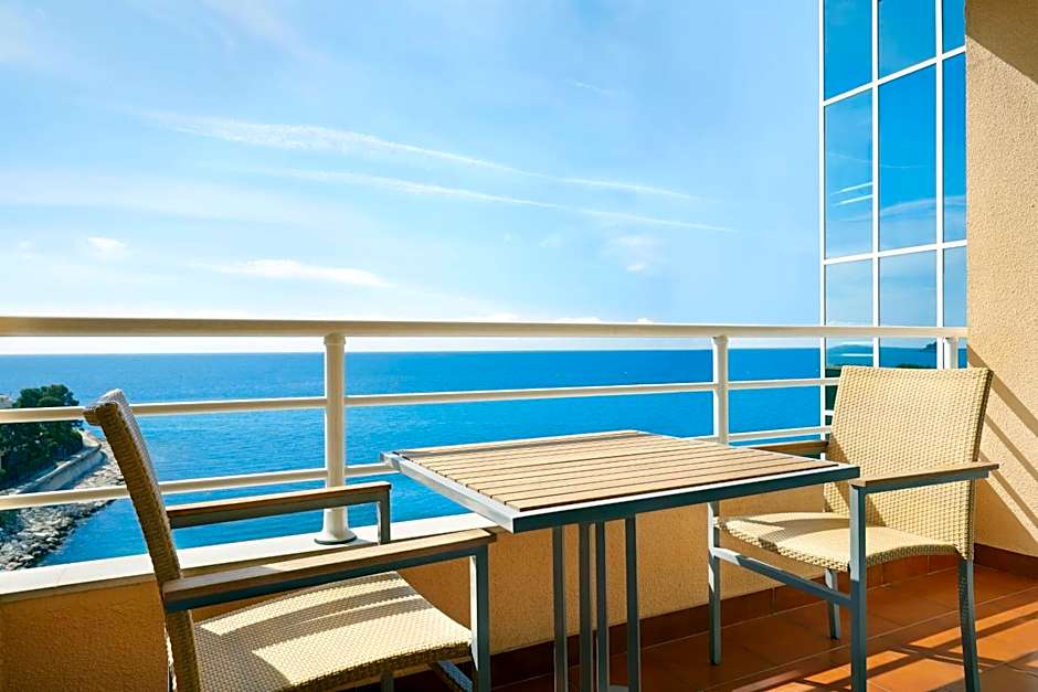 Le Meridien Beach Plaza