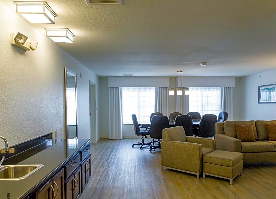 Holiday Inn Hotel & Suites Bloomington Airport