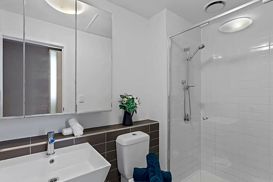 Lovely Studio City Views Next to Southern Cross