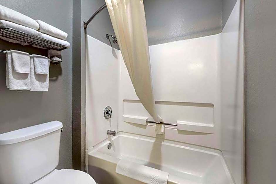 Quality Inn & Suites Lincoln