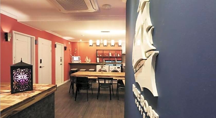 Blueboat Hostel Jeonju (Korea Quality)