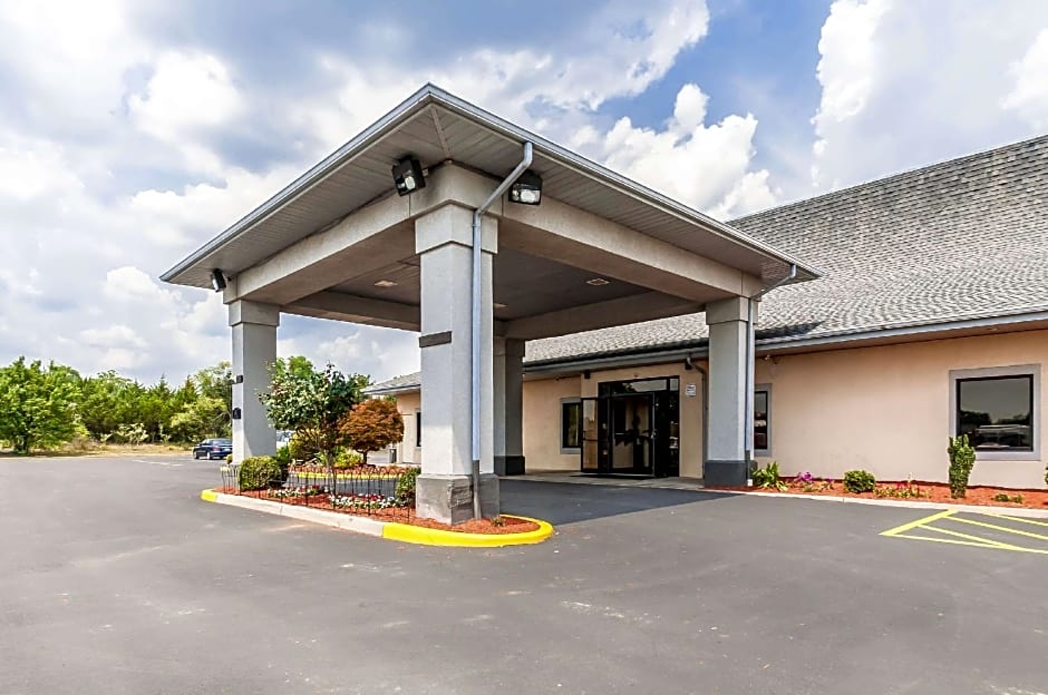 Econo Lodge Inn & Suites Middletown