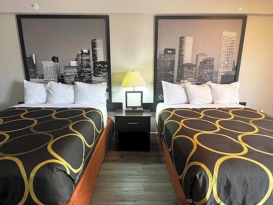 Super 8 by Wyndham Baytown/Mont Belvieu