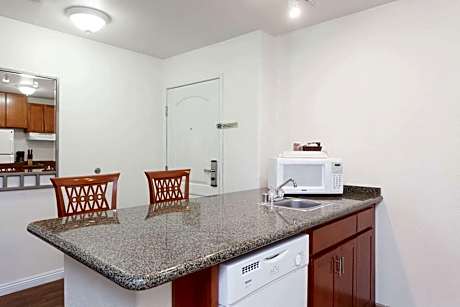 2 Queen Beds One-Bedroom Suite Non-Smoking