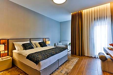 Deluxe Double Room with Extra Bed