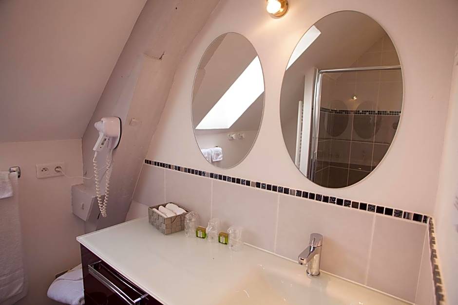 Logis Hotels - Auberge de l'Île - Hôtel 3 étoiles et Restaurant