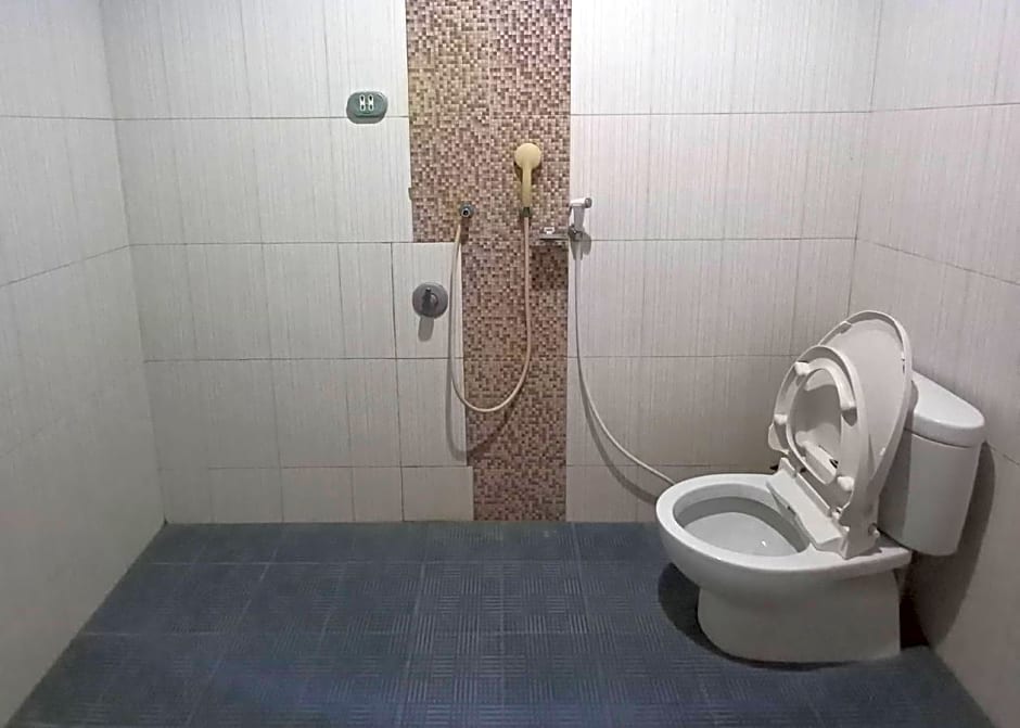 RedDoorz near Poso City Mall