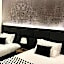 New Museum, Pyramids inn
